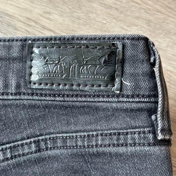 Levi's Premium Denim Black Skinny Jeans with Black Tab - Picture 7 of 10